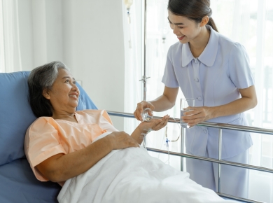 Dịch vụ chăm sóc hộ lý chuyên nghiệp – Giải pháp an tâm cho gia đình hiện đại