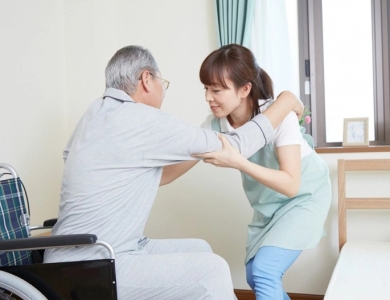 AMI CARE – Bảo Mẫu Chăm Sóc Người Già